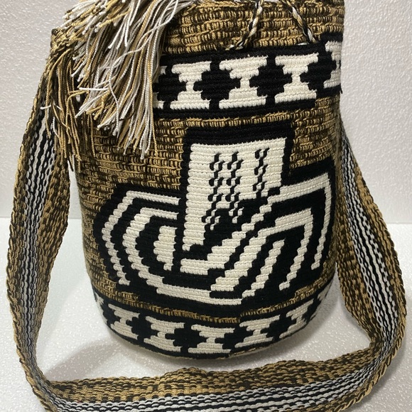 Authentic Wayuu mochila - Picture 2 of 4